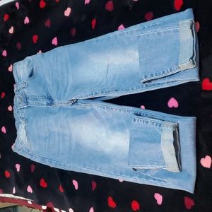 NWOT Rolled bottom skinny jeans. Size small.